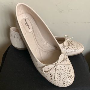 12 W Cream CloudWalkers Flats